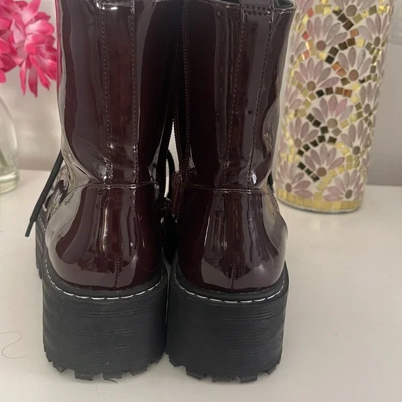Boots burgundy Size 8 fit like a 7- 7.5. - Picture 4 of 5